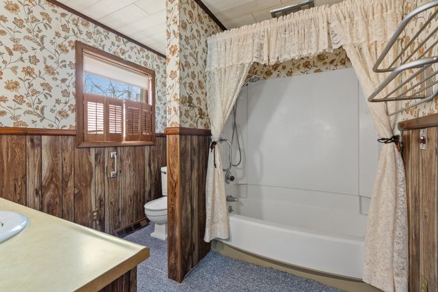 8664 E Long Lake Drive, Scotts, MI 49088