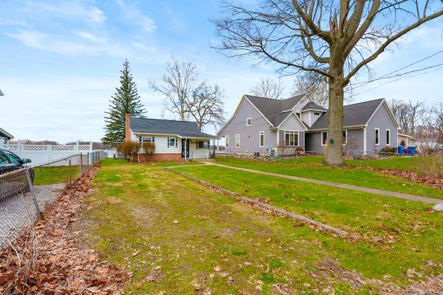 8664 E Long Lake Drive, Scotts, MI 49088