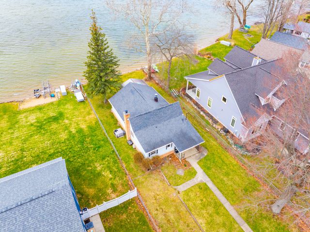 8664 E Long Lake Drive, Scotts, MI 49088