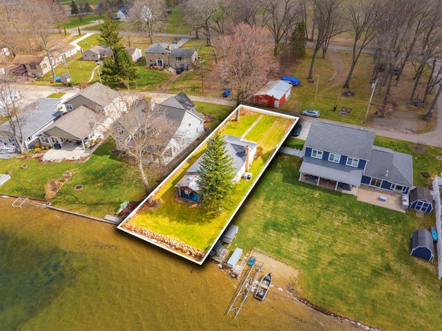 8664 E Long Lake Drive, Scotts, MI 49088