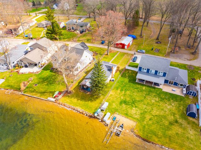 8664 E Long Lake Drive, Scotts, MI 49088