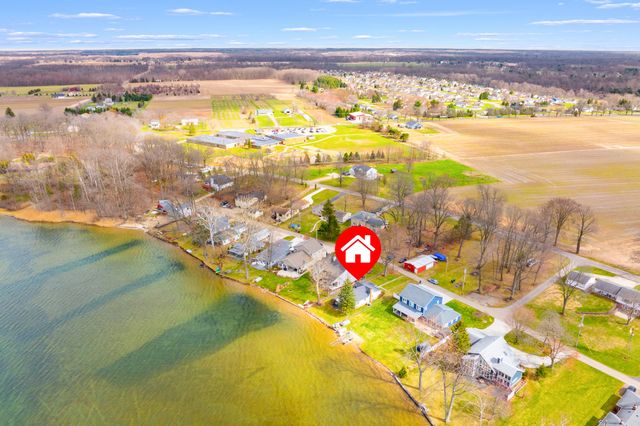 8664 E Long Lake Drive, Scotts, MI 49088