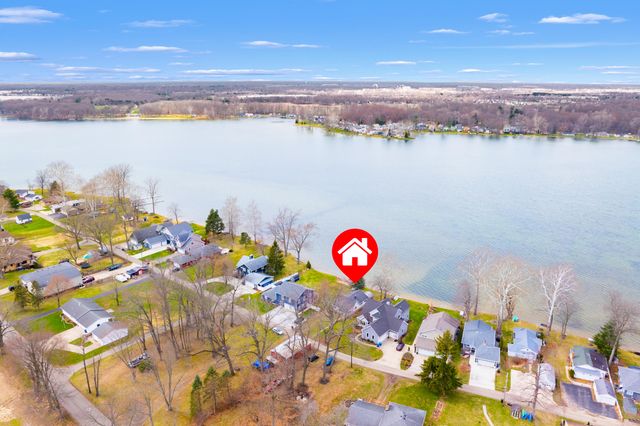 8664 E Long Lake Drive, Scotts, MI 49088