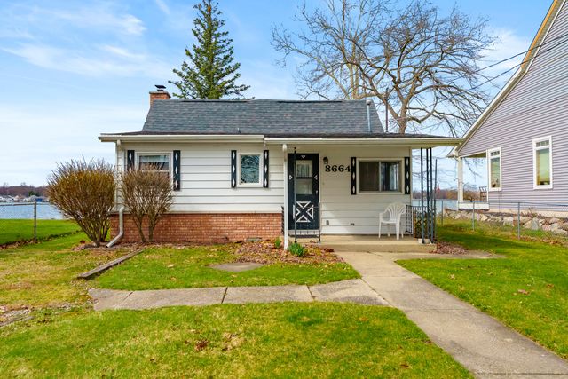 8664 E Long Lake Drive, Scotts, MI 49088