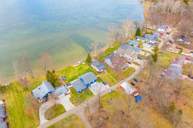 8664 E Long Lake Drive, Scotts, MI 49088