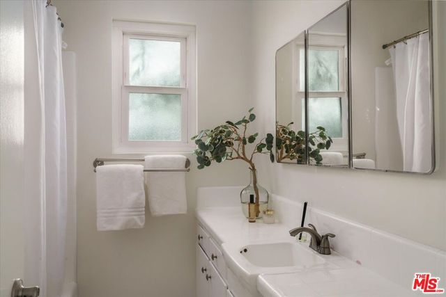 14141 Killion Street, Sherman Oaks, CA 91401
