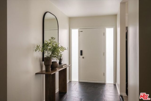 14141 Killion Street, Sherman Oaks, CA 91401