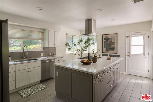 14141 Killion Street, Sherman Oaks, CA 91401