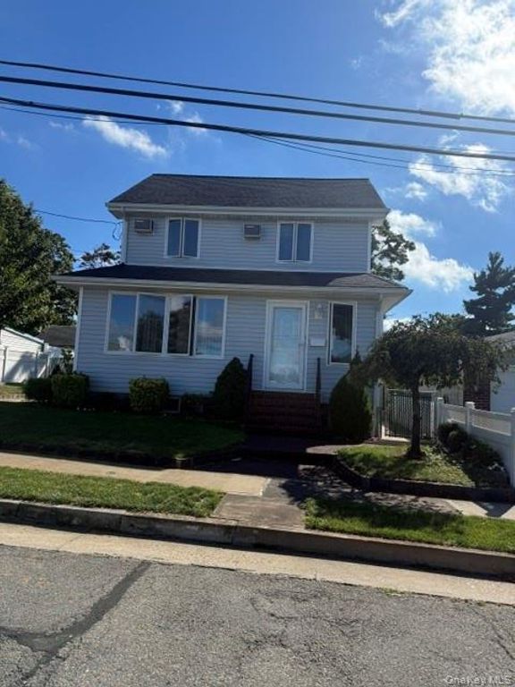 104 W Lincoln Avenue, Valley Stream, NY 11580 — photo 3