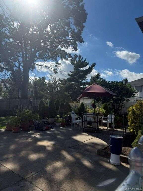 104 W Lincoln Avenue, Valley Stream, NY 11580 — photo 5