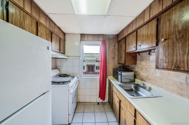 10229 184th Street, Hollis, NY 11423