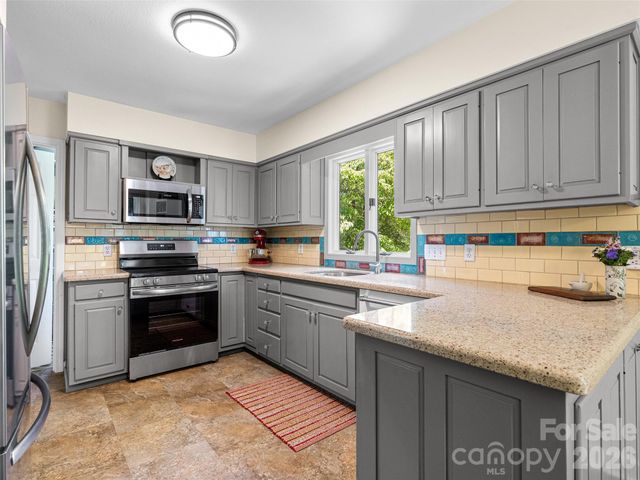 22 Meadow Brook Drive, Fletcher, NC 28732
