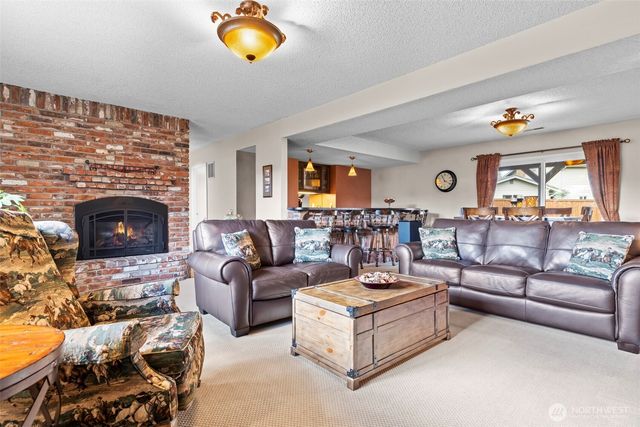 7901 Sapphire Drive SW, Lakewood, WA 98498
