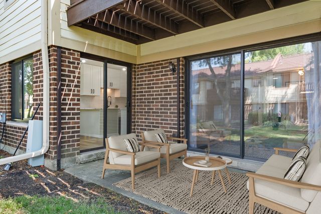 2308 N OLD HICKS Road 3, Palatine, IL 60074