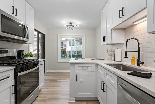 2308 N OLD HICKS Road 3, Palatine, IL 60074