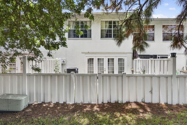 3714 Savoy Lane F, West Palm Beach, FL 33417
