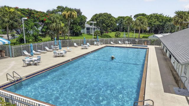 3714 Savoy Lane F, West Palm Beach, FL 33417
