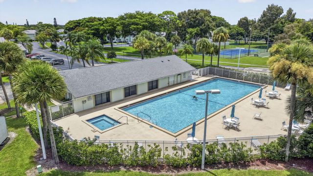 3714 Savoy Lane F, West Palm Beach, FL 33417