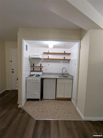 401 Park Place 1-E, Fort Lee, NJ 07024