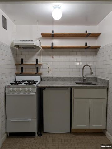 401 Park Place 1-E, Fort Lee, NJ 07024