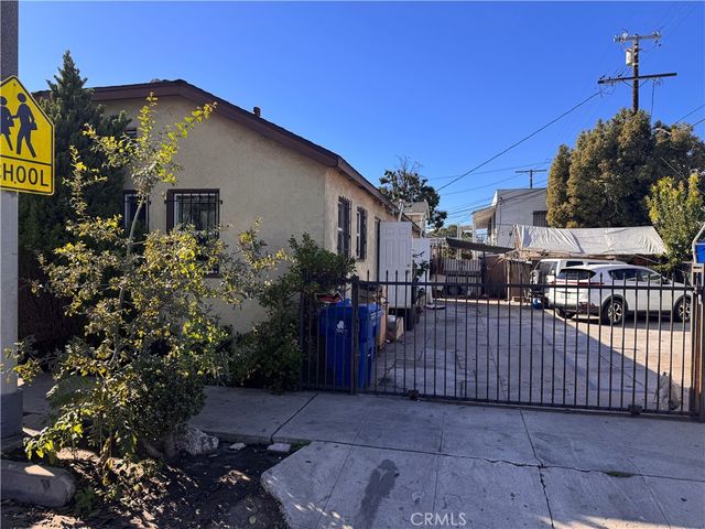 901 W 68th, Los Angeles, CA 90044