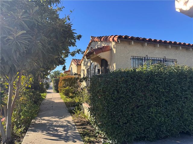 901 W 68th, Los Angeles, CA 90044