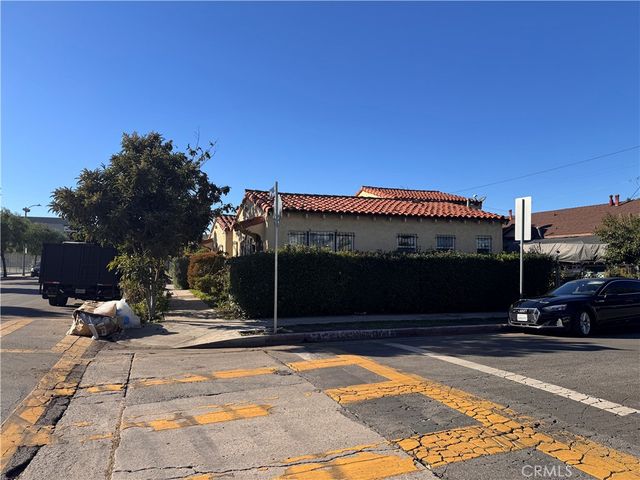 901 W 68th, Los Angeles, CA 90044