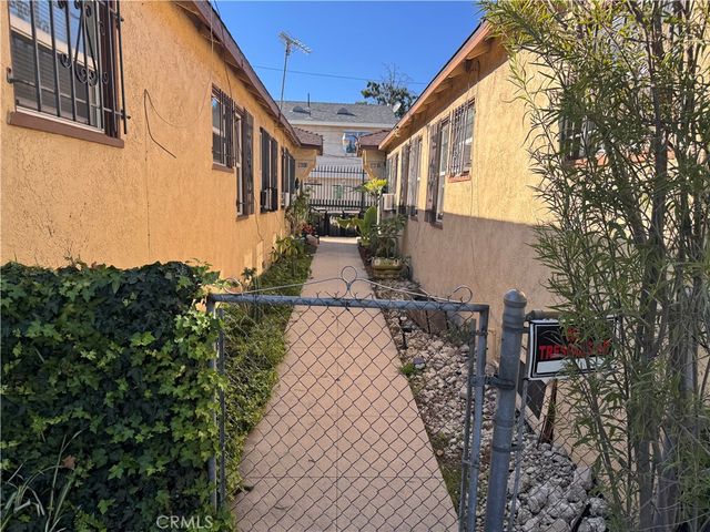 901 W 68th, Los Angeles, CA 90044