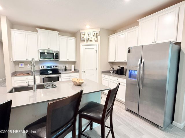 1676 ENCLAVE Road, Jacksonville, FL 32211