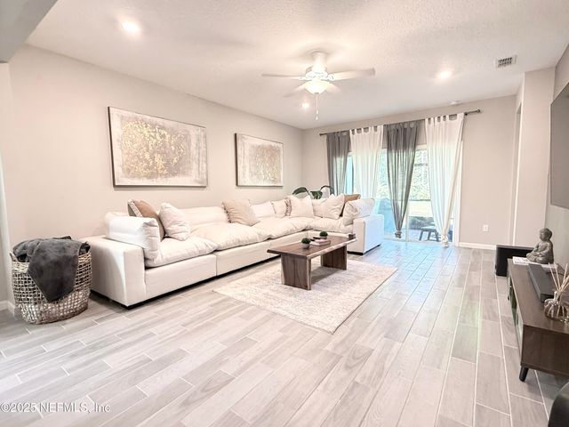 1676 ENCLAVE Road, Jacksonville, FL 32211