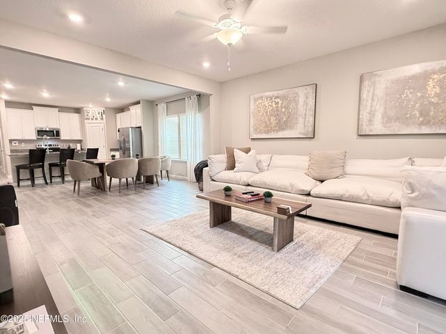 1676 ENCLAVE Road, Jacksonville, FL 32211