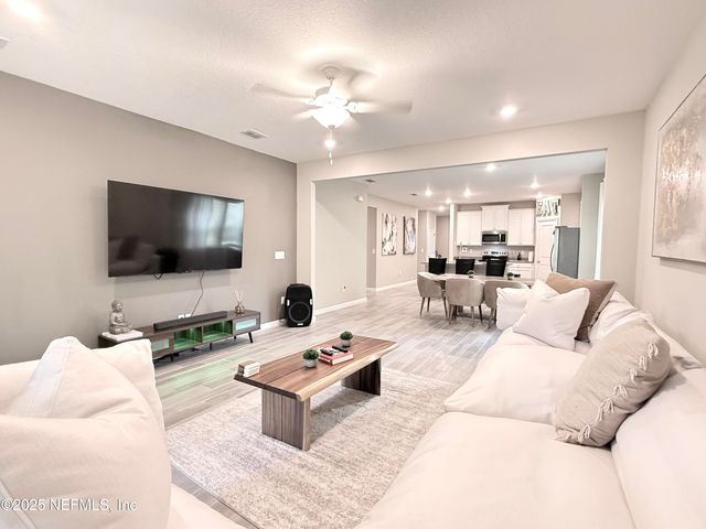 1676 ENCLAVE Road, Jacksonville, FL 32211