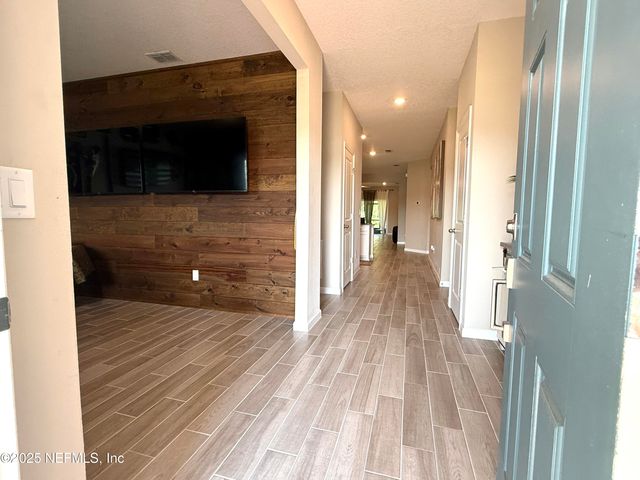 1676 ENCLAVE Road, Jacksonville, FL 32211