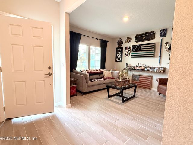 1676 ENCLAVE Road, Jacksonville, FL 32211