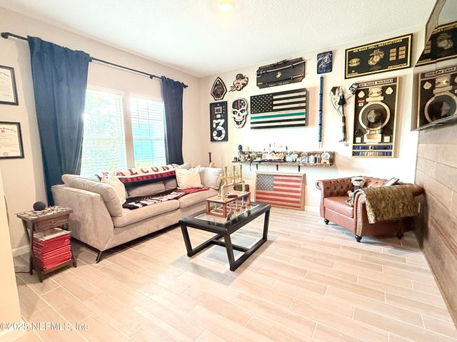 1676 ENCLAVE Road, Jacksonville, FL 32211