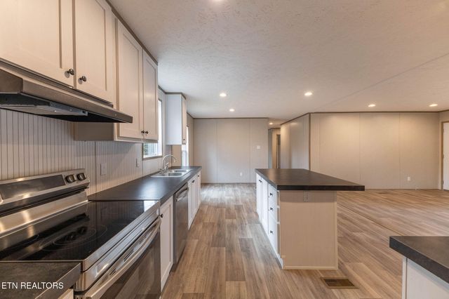 138 Trillium Circle, Harriman, TN 37748