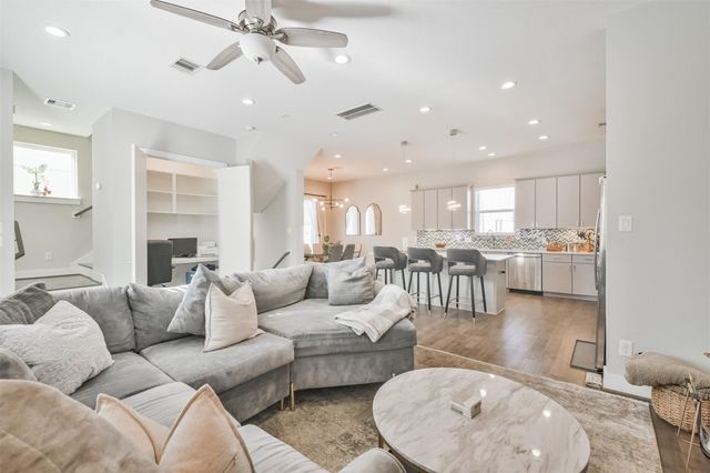 8411 Hempstead Road H, Houston, TX 77008