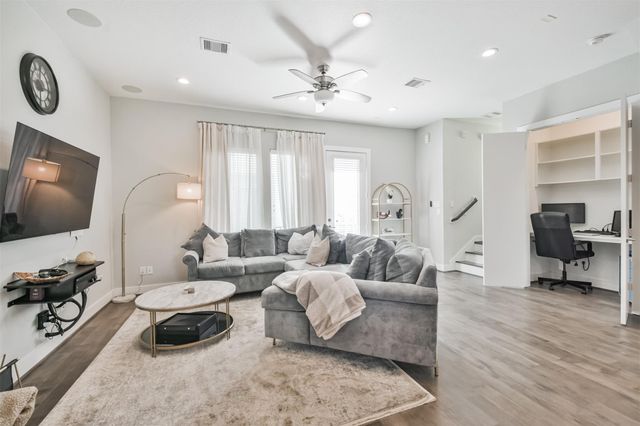 8411 Hempstead Road H, Houston, TX 77008