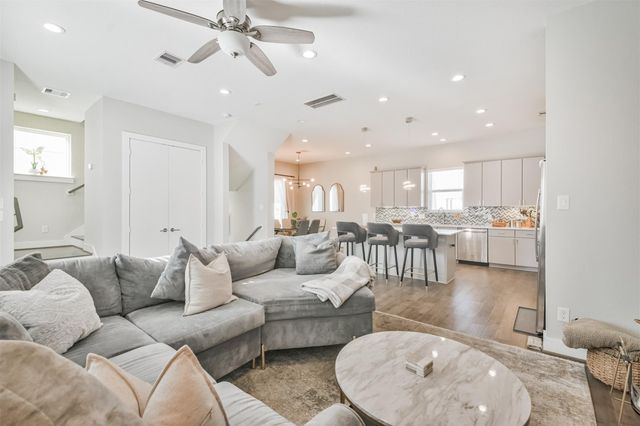 8411 Hempstead Road H, Houston, TX 77008