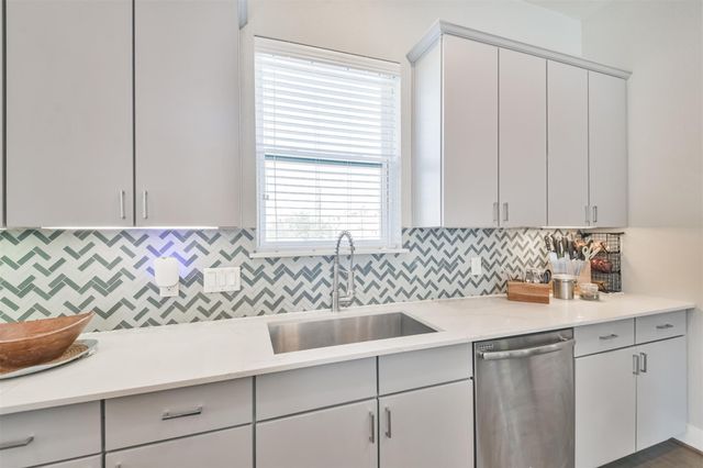 8411 Hempstead Road H, Houston, TX 77008