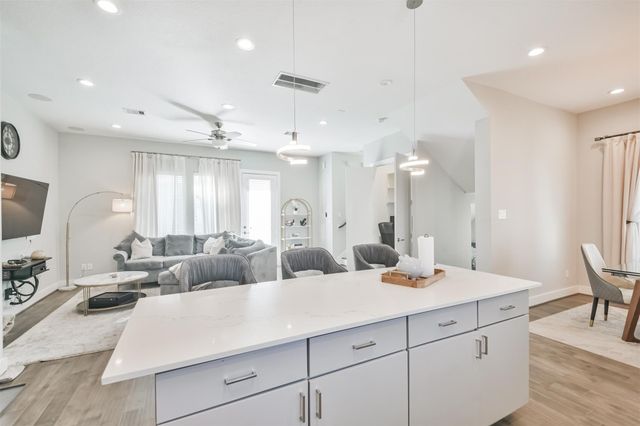 8411 Hempstead Road H, Houston, TX 77008