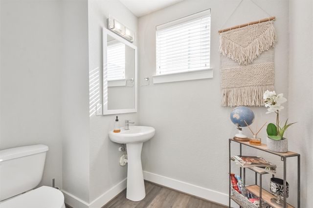 8411 Hempstead Road H, Houston, TX 77008