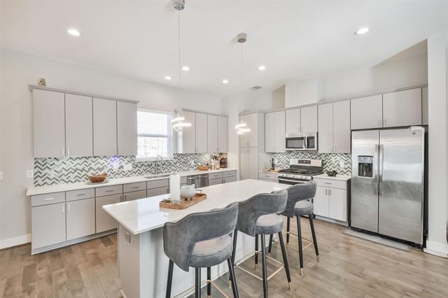 8411 Hempstead Road H, Houston, TX 77008