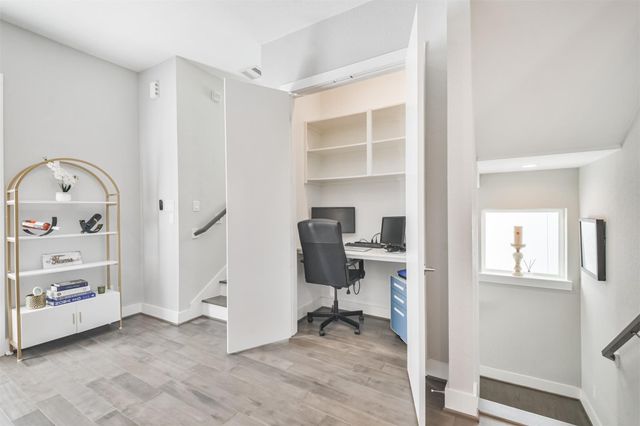 8411 Hempstead Road H, Houston, TX 77008