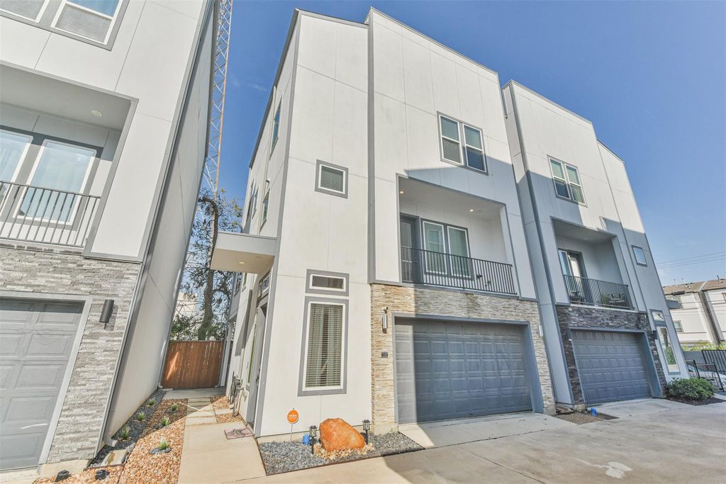 8411 Hempstead Road H, Houston, TX 77008