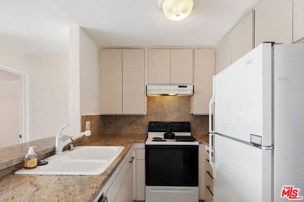 Image 13 of property listing at 23901 Civic Center Way D235, Malibu, CA 90265