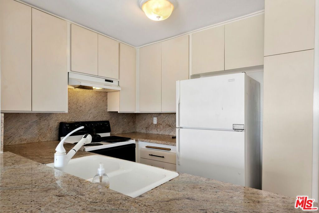 Image 14 of property listing at 23901 Civic Center Way D235, Malibu, CA 90265