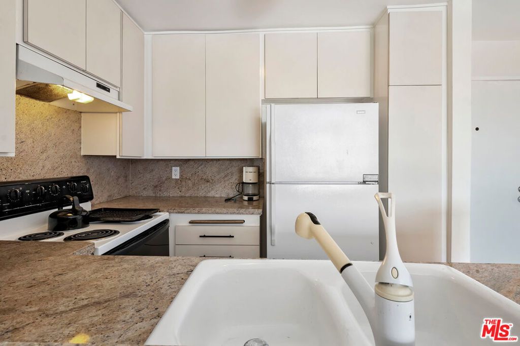 Image 15 of property listing at 23901 Civic Center Way D235, Malibu, CA 90265