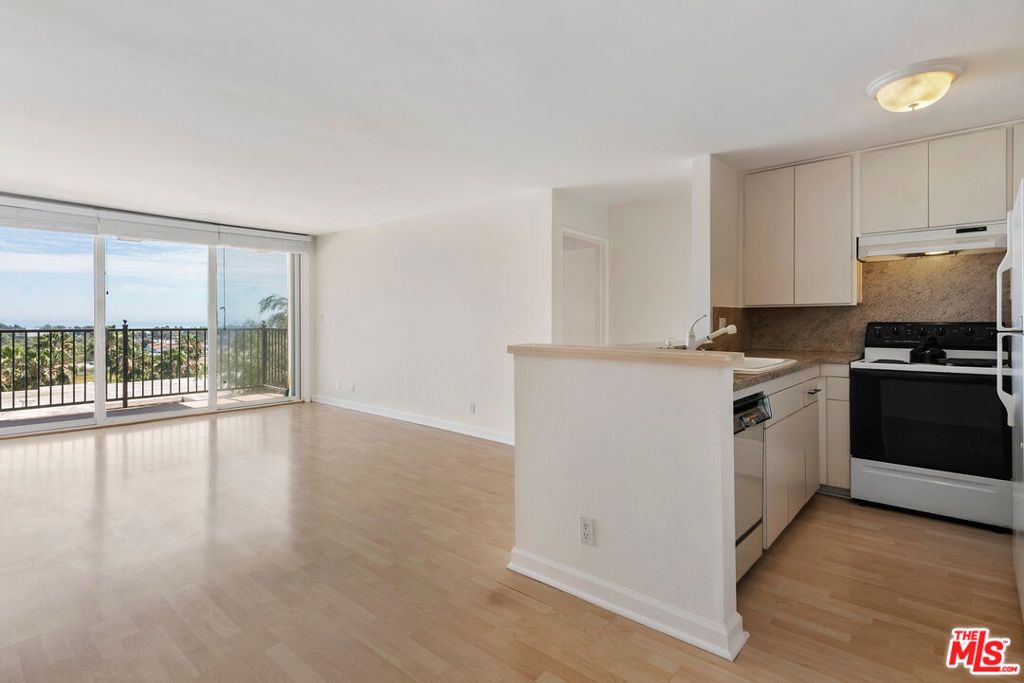 Image 3 of property listing at 23901 Civic Center Way D235, Malibu, CA 90265