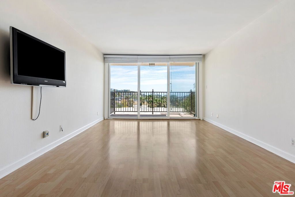 Image 4 of property listing at 23901 Civic Center Way D235, Malibu, CA 90265